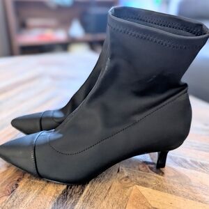 Journee NWOT Boots Jaddie Ankle Booties Kitten Heels Stretch sz 6 NEW!